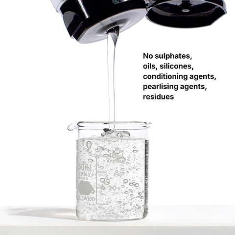 Image 1 - Clear liquid pours from a black bottle into a glass beaker filled with bubbles, next to text that says No sulphates, oils, silicones, conditioning agents, pearlising agents, residues.
Image 2 - A large white bottle of Color Wow shampoo with a black pump has the text WOW COLOR WOW COLOR SECURITY SHAMPOO 100% clean, residue-free nettoyer as 100%, sans résidu leaves no residues behind to dull color, weigh hair down or impede hair growth ne laisse aucun résidu qui pourrait ternir la couleur, alourdir les cheveux ou empêcher leur repousse 946 ml e 32 FL OZ SUPER SIZE.