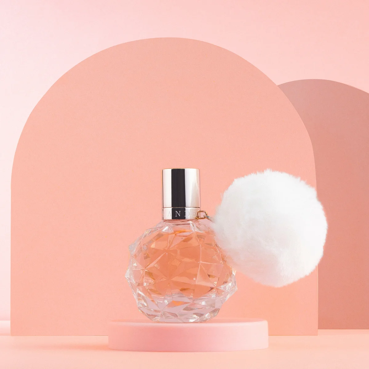 Ariana Grande Ari Eau de Parfum 100ml LOOKFANTASTIC