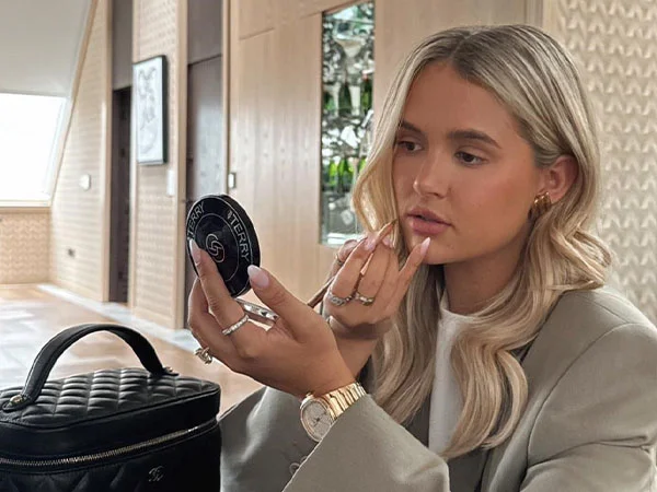✨ Unleash your inner 'IT' girl with LookFantastic! Discover Molly-Mae's fave must-haves of the season and glow like never before. 🌟 Shop now and get the glam on! #BeautyGoals #LookFantastic